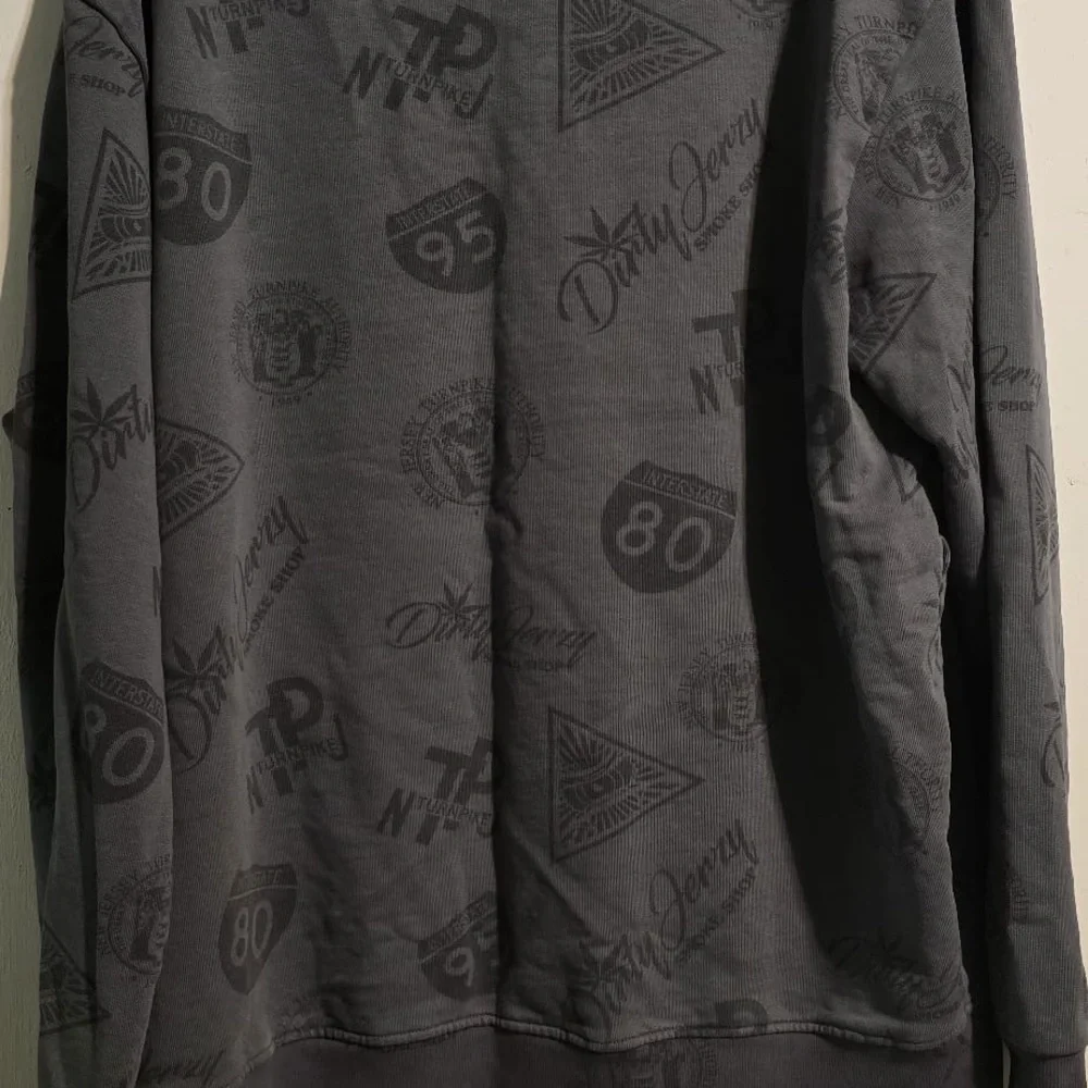 Gray Crewneck Sweater with Classic Design